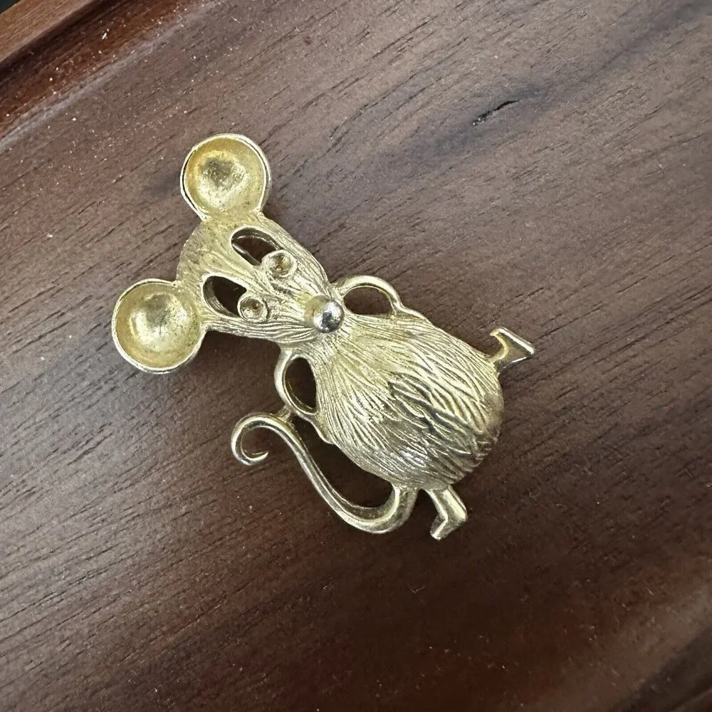 Vintage Gerry's Mouse Brooch 1970s Pin Gold Tone Pendant Signed
